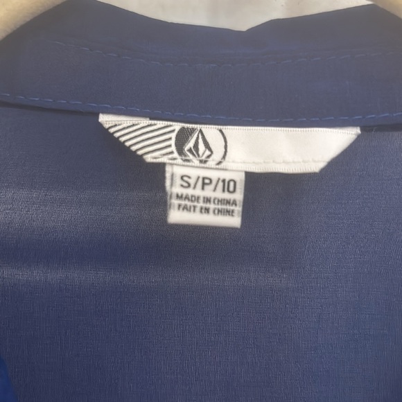 VOLCOM Semi-Sheer Blouse / NWOT - Picture 2 of 9